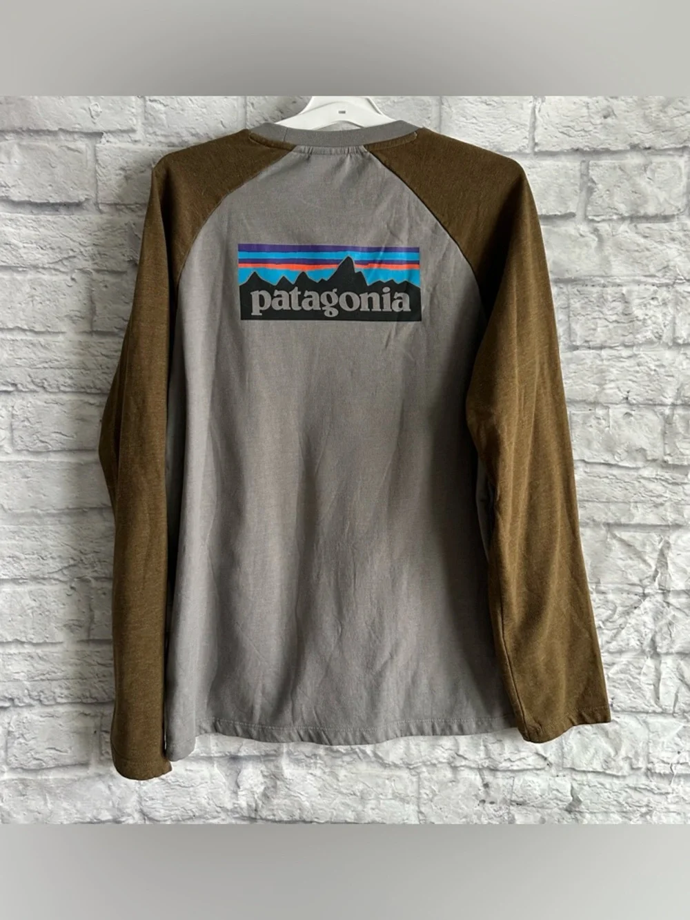 PREOWNED PATAGONIA MENS P-6 LOGO LIGHTWEIGHT SWEATSHIRT GREY OLIVE GREEN XL - Picture 3 of 6